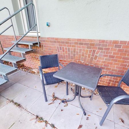 Sweethome - Business-Apartment Mit Kueche, Terrasse, Stellplatz Magdeburg Luaran gambar