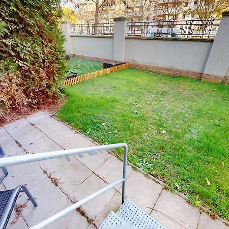 Sweethome - Business-Apartment Mit Kueche, Terrasse, Stellplatz Magdeburg Luaran gambar