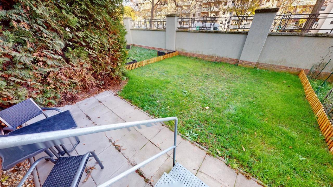 Sweethome - Business-Apartment Mit Kueche, Terrasse, Stellplatz Magdeburg Luaran gambar